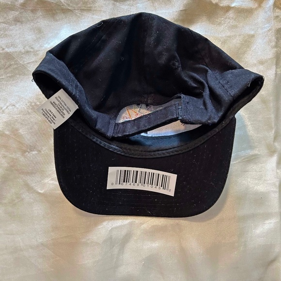 CANADA 150 BALLCAP, ADJUSTABLE SIZE, BLACK WITH MULTICOLOUR EMBROIDERY, COMMEMOR - Picture 4 of 4